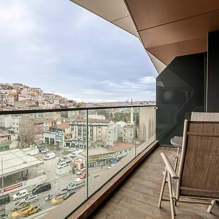Modern In Beyoglu With Balcony 公寓