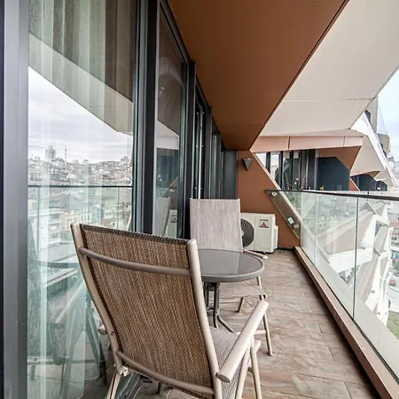 Modern In Beyoglu With Balcony 伊斯坦布尔
