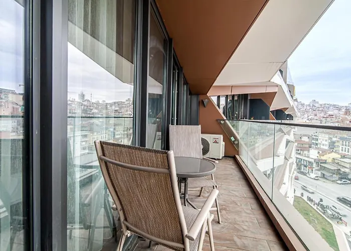 Modern In Beyoglu With Balcony 伊斯坦布尔