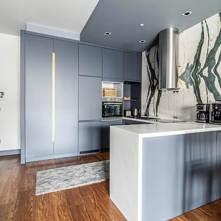 Modern In Beyoglu With Balcony